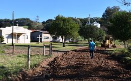Setor de Obras de Guaraciaba divide equipes para ampliar serviços