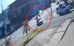 Câmera flagra acidente que deixou motociclista ferida em SMO 