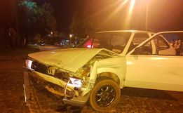 Condutor foge após colidir em carro estacionado em São Miguel do Oeste