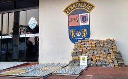 Polícia Militar apreende 250 tabletes de maconha em ônibus