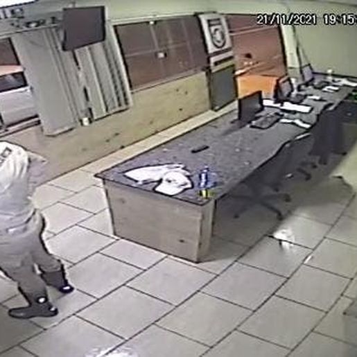 Vídeo: bebê engasgada é salva por policiais rodoviários da região