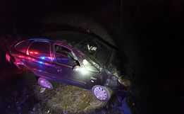 PRF encontra carro acidentado com 60 kg de maconha na BR-282
