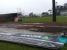 Chuvas intensas causam queda de parte do muro do Estádio Laura Rauber