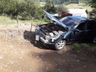 Homem sofre ferimentos acidente entre micro-ônibus e carro