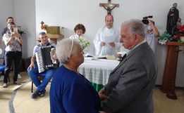 Idosa se apaixona em asilo de SC e se casa pela primeira vez aos 74 anos; FOTOS