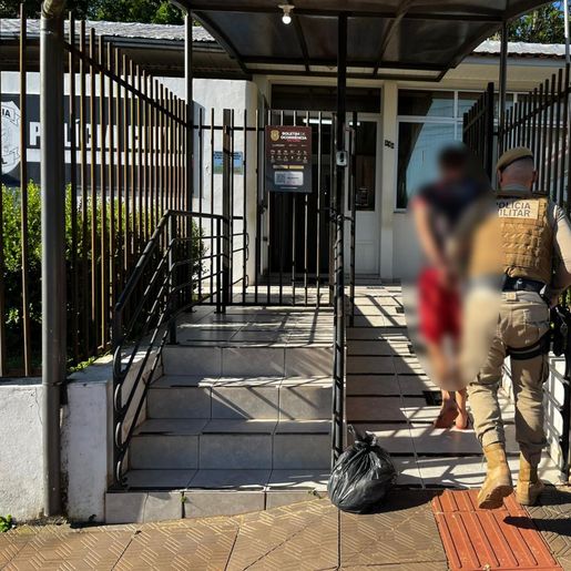 Casal é preso suspeito de atear fogo em casa no Bairro Estrela, em SMO 