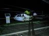 Motorista é jogado pra fora do carro após bater em poste no Oeste de SC