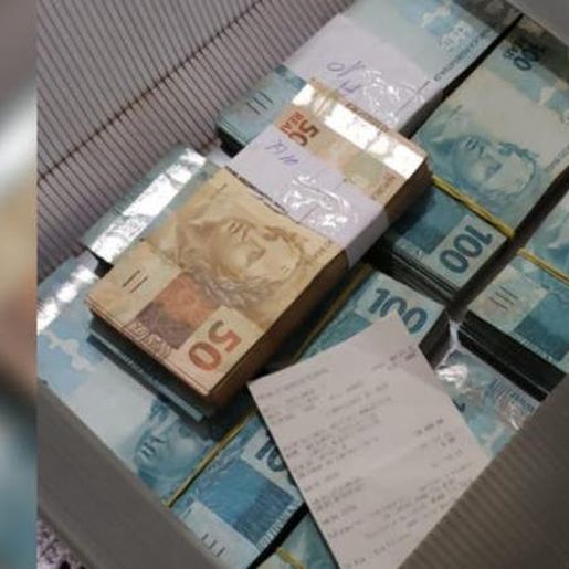 Desvio de dinheiro para obras gera operação em cinco cidades de SC