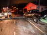 VÍDEO: Condutor colide caminhonete em poste e moradores cobram providências 