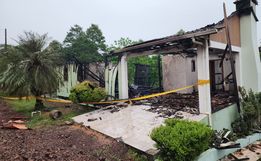 Incêndio destrói casa em Itapiranga