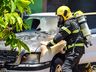 Fotos; Incêndio consome camionete em garagem de edifício em SMOeste