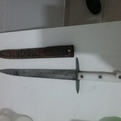 Homem é preso por ameaçar de morte e manter namorada refém