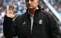 Após derrota, Grêmio anuncia demissão de Felipão