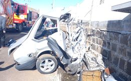 Condutor morre ao bater veículo contra muro em Pinhalzinho 