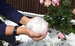 VÍDEO: Chuva de granizo atinge cidades de SC e muda paisagens