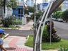 VÍDEO: Caminhão derruba dois postes no centro de São Miguel do Oeste