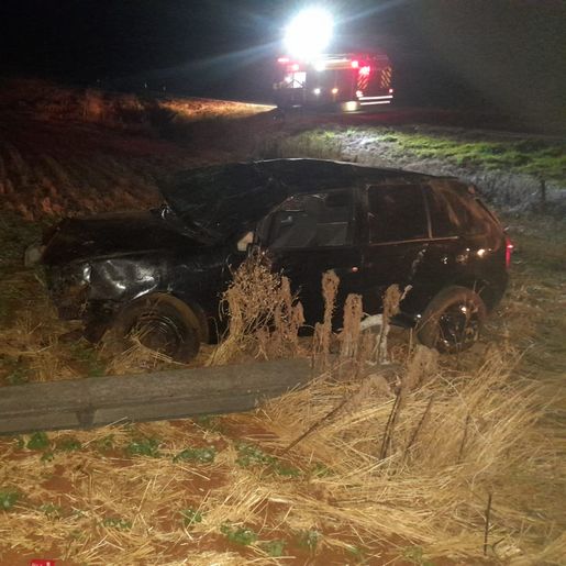 Dois homens ficam feridos em capotamento na SC-161 em Anchieta