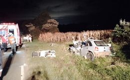 Colisão entre carro e caminhão tem uma morte e dois feridos