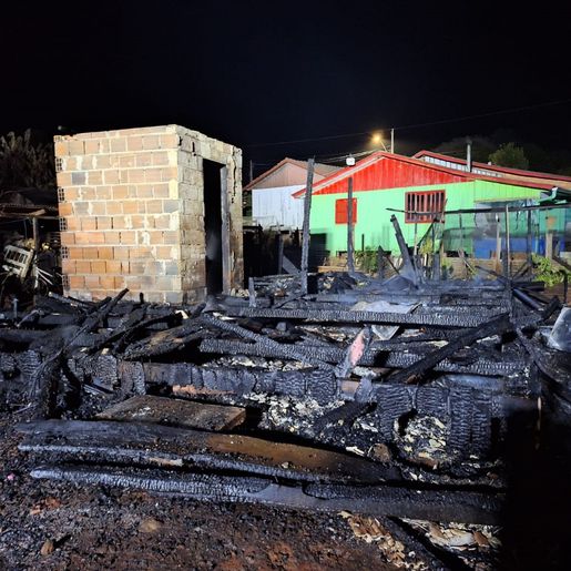 Após descobrir traição, homem confessa incêndio em casa de companheira em Guarujá do Sul