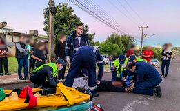 Motociclista atropela homem na faixa e foge sem prestar socorro em SMOeste