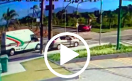 VÍDEO: motorista acelera com policial preso ao capô de carro em SC