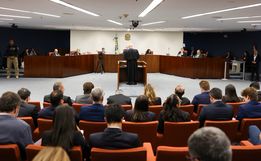 Primeiro dia de julgamento de Bolsonaro é encerrado com manifestações de quatro defesas