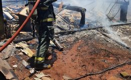 Casa é destruída por incêndio no interior de Riqueza