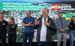 Jorginho Mello entrega maquinário e inaugura ruas asfaltadas para o município de Descanso