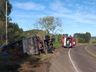 Saída de pista seguida de tombamento mobiliza bombeiros na SC-161