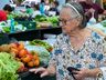 Feirantes iniciam comercialização de produtos na Área coberta da Praça Central 