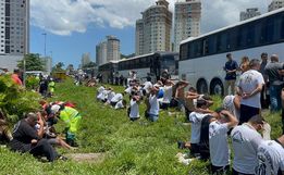 Polícia fala em 200 torcedores envolvidos em briga na BR-101 e vai escoltar baderneiros