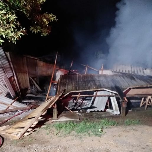 Residência é completamente destruída pelo fogo no interior de SJCedro