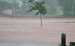 Chuva forte causa alagamentos em São Miguel do Oeste 