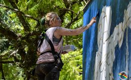 Artista pinta mural em homenagem aos 67 anos de São Miguel do Oeste 