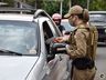 Polícia Militar realiza panfletagem em alusão a campanha “Eles por Elas”