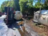 Carreta tomba na BR-282 e deixa condutor gravemente ferido entre Maravilha e Pinhalzinho