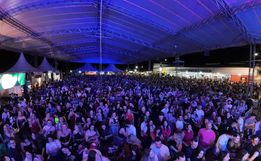 Faismo 2025 estreia com grande público e shows sem atrasos