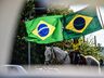 Ao som do Hino Nacional manifestantes realizam parada no trevo da BR-282 
