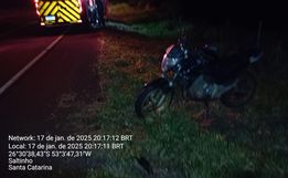 Saída de pista deixa motociclista ferido na SC-160