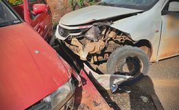 Colisão entre dois carros deixa mulher ferida no interior de São Miguel do Oeste 