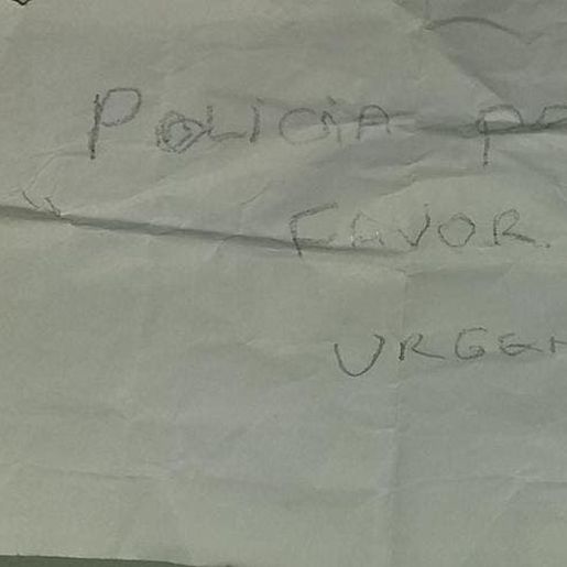 Mulher em cárcere é resgatada após entregar bilhete de socorro à criança
