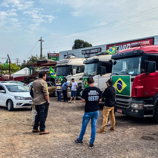 Caminhoneiros anunciam bloqueio do trevo na BR-282 em São Miguel do Oeste