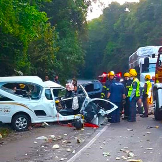 Colisão frontal na BR-282 deixa um morto e um gravemente ferido