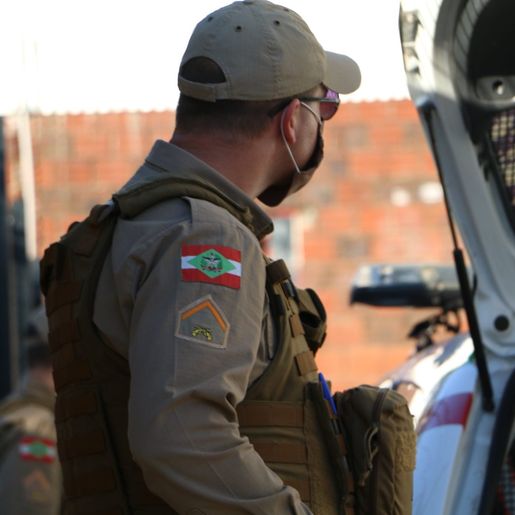Homem agride mulher na frente do filho de dois anos em Guaraciaba