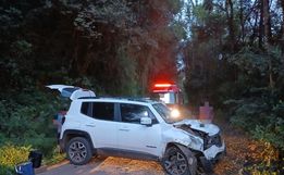 Motorista fica ferido após capotar carro no interior de Itapiranga