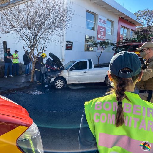 VÍDEO: Saveiro pega fogo no centro de São Miguel do Oeste
