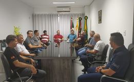 Vereadores entregam Moção a relator da reforma da previdência de SC