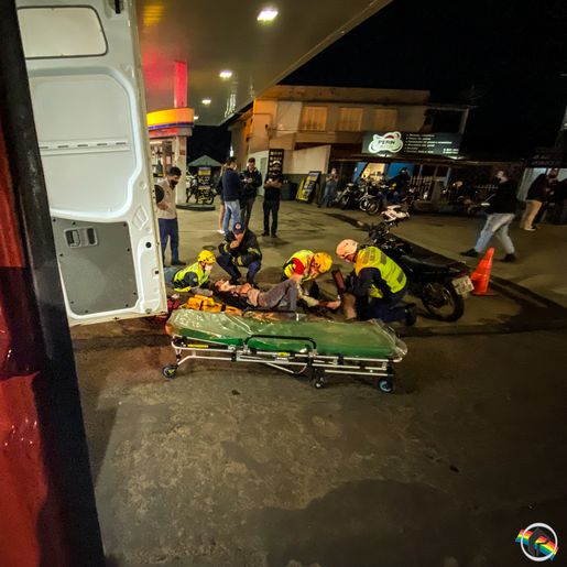 Mulher invade preferencial e deixa motociclista ferido na Willy Barth