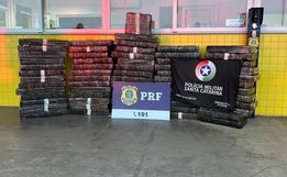 PRF e PM apreende R$ 1,5 milhão em drogas e veículo no Oeste 
