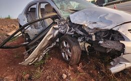 Três pessoas ficaram feridas em colisão frontal na BR 163